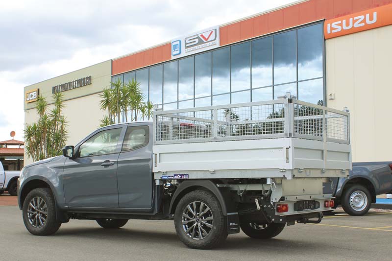 Isuzu-Pickup mit Kipper und Gitteraufbau und Erhöhung der Nutzlast auf 3,5 Tonnen - erhältlich bei Klarmann-Lembach